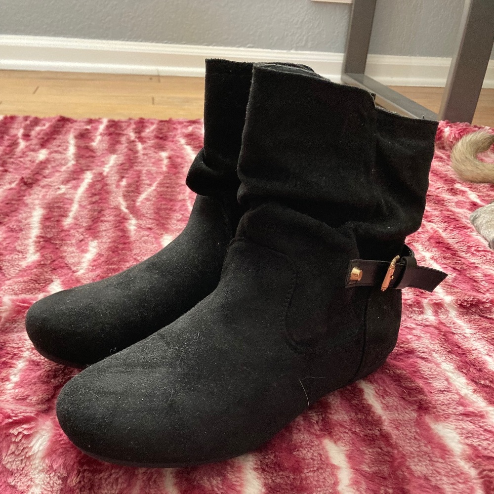 🍀 4 for $24: Global Win: black faux suede ankle boots